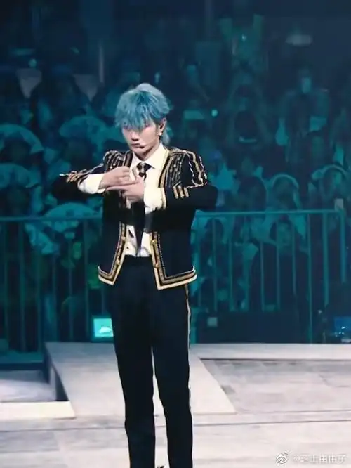 r1se超话7315#没有人比r1se更爱r1se#才发现《青鸟》的手势是和