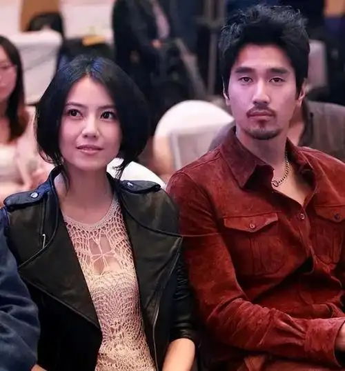 明星绯闻曝光高圆圆姚姚晨与赵又廷亲密举动引发猜测和揣测