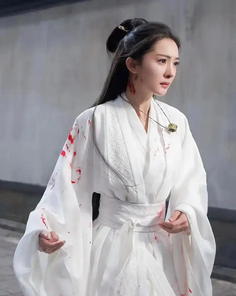 盘点内娱古装白衣战损 肖战刘诗诗破碎感,杨幂赵丽颖又美又英气