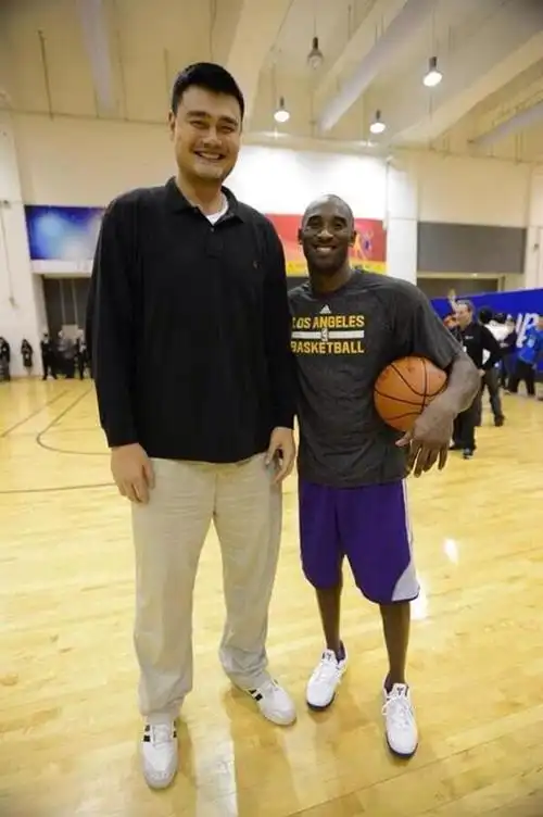 高甜预警!那些年的姚明和科比:从对手到好兄弟_新浪图片