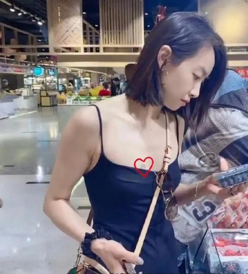 宋茜这是去纹身了吗,好好奇是什么图案