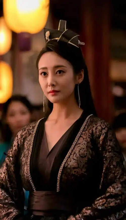 在赵丽颖霍建华主演的 《花千骨》中,李纯饰演的霓漫天就是把坏演到了